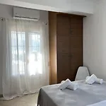 Beachfront-santa Marina Vacation Парос