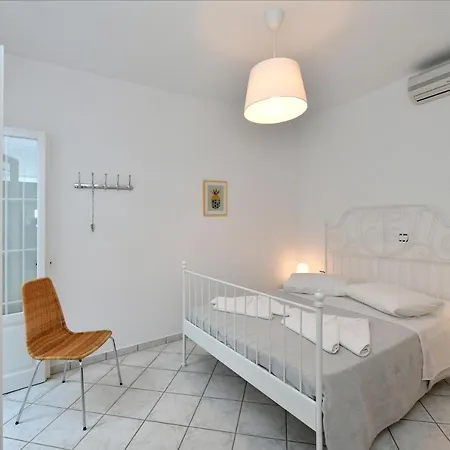 Beachfront-santa Marina Vacation בית נופש פארוס