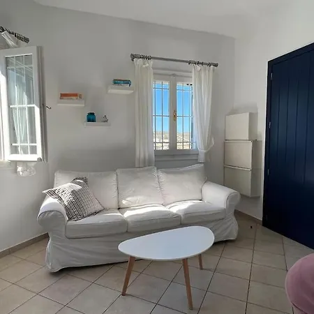 Beachfront-santa Marina Vacation בית נופש