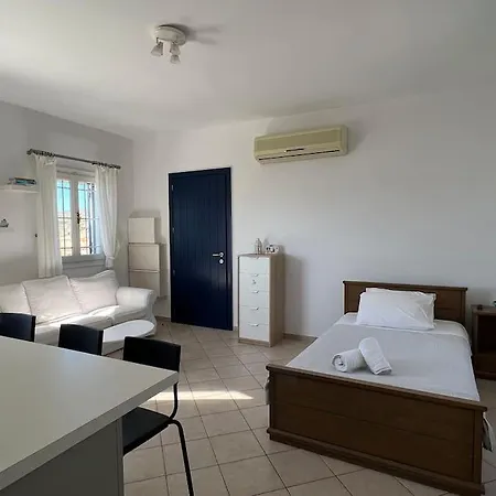 Beachfront-santa Marina Vacation בית נופש *