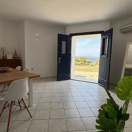 Beachfront-santa Marina Vacation בית נופש